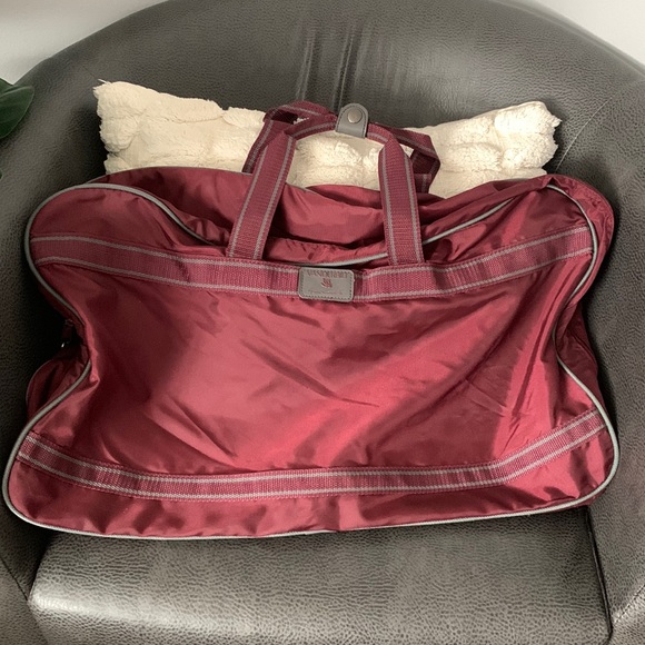 Gloria Vanderbilt Handbags - Gloria Vanderbilt luggage bag NIB